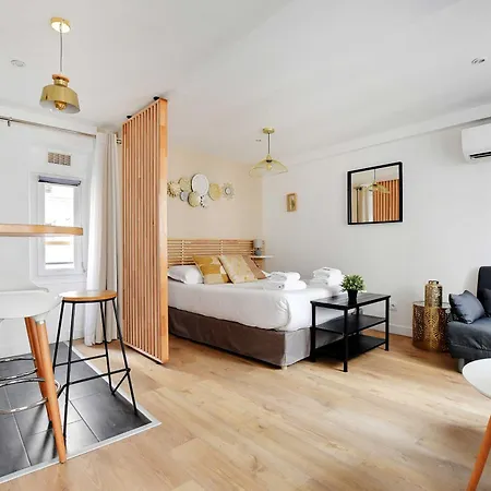 Modern In The Heart Of - Parigi