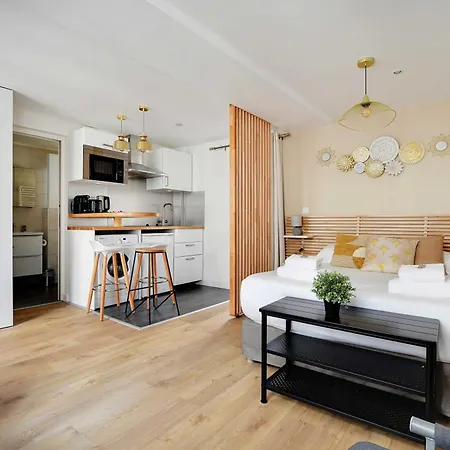 Modern In The Heart Of - * Parigi