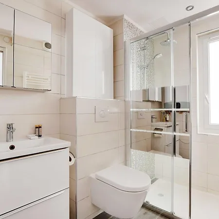 Modern In The Heart Of - Parigi